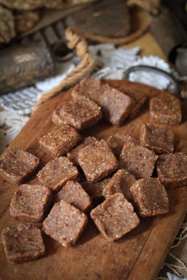 Homemade Snickerdoodle Lärabars {Beard and Bonnet}